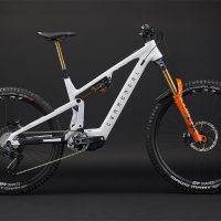 Commencal Meta Power SX 400: una agresiva e-MTB de Enduro con motor Bosch Performance Line SX