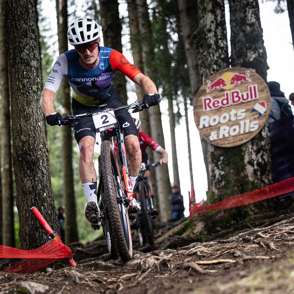 Copa del Mundo de XCO 2024: Alan Hatherly y Puck Pieterse arrasan en Les Gets