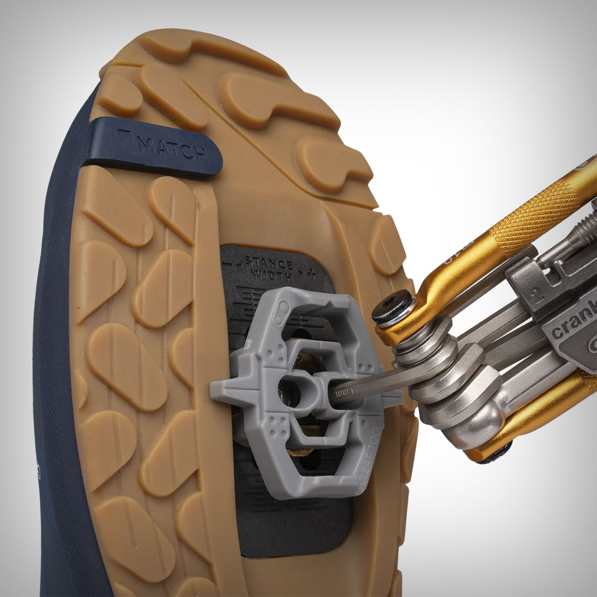 Crankbrothers presenta la Cleat Tool, una herramienta para instalar de manera precisa las calas en las zapatillas de MTB