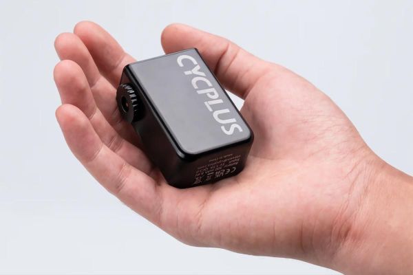 Cycplus Tiny Pump: el inflador portátil que arrasa entre los ciclistas por su eficiencia y tamaño ultracompacto