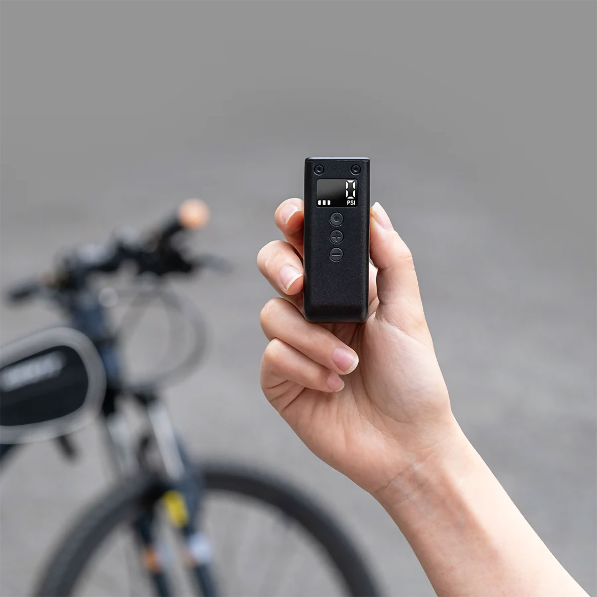 Cycplus Tiny Pump con medidor digital, el mini compresor de aire preferido por los ciclistas que arrasa en ventas en Amazon