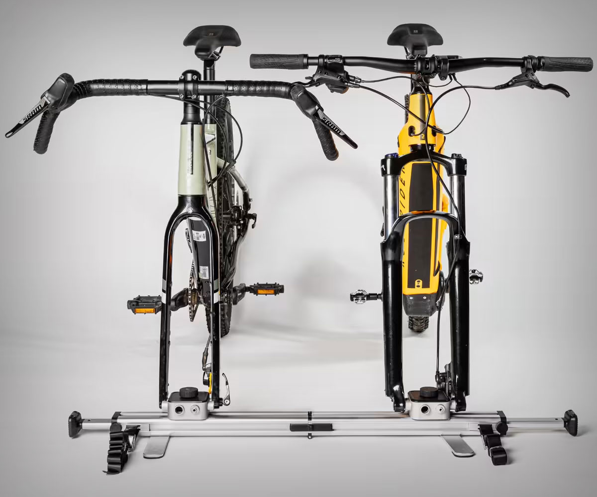 Decathlon presenta un portabicicletas diseñado para llevar hasta cuatro bicis de forma segura dentro de una furgoneta o coche