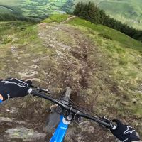 Para verlo: la bajada ganadora de Ronan Dunne en la Red Bull Hardline de Gales 2024