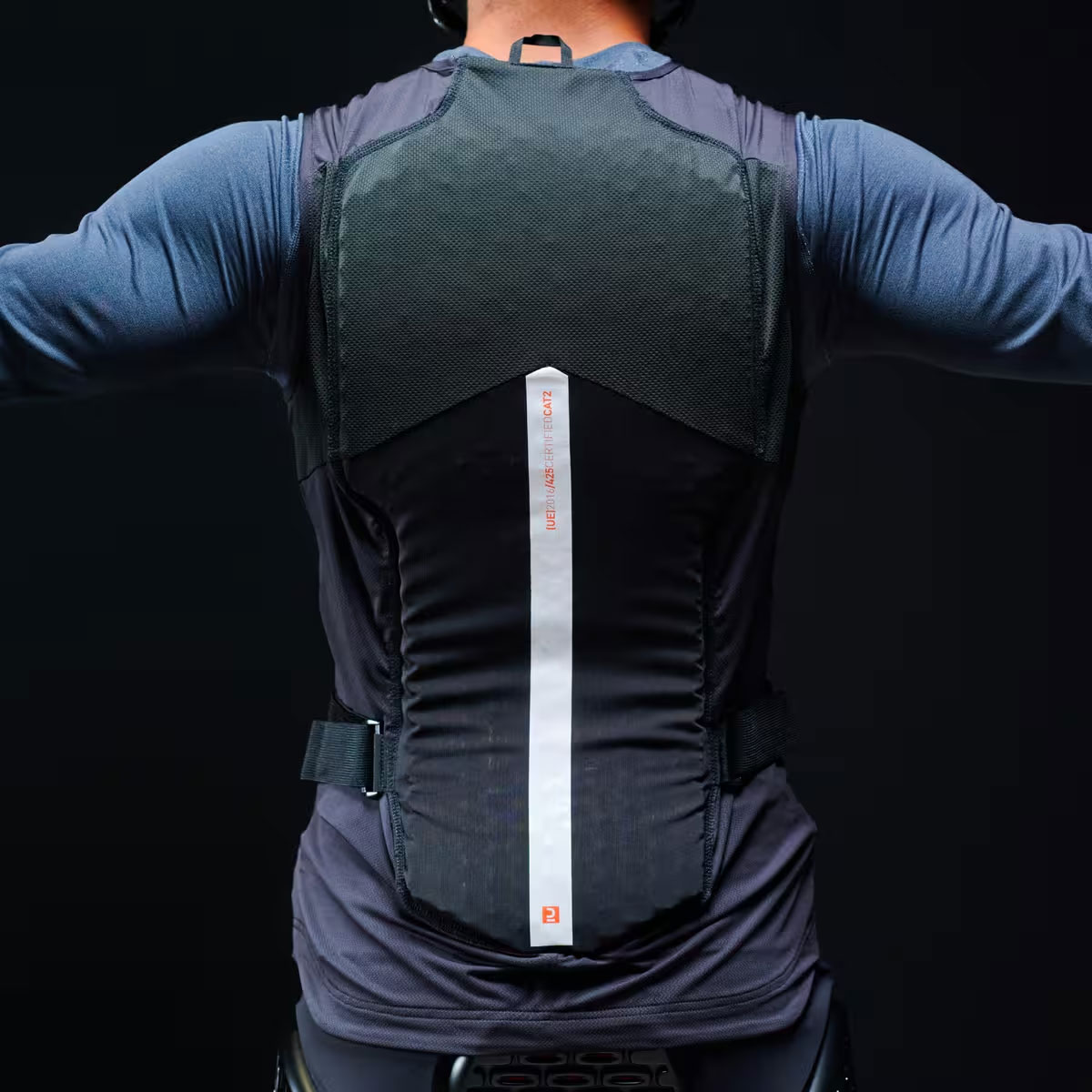 Dreamscape DBCK900, un ultraligero protector dorsal que se adapta como una segunda piel a los ciclistas de montaña