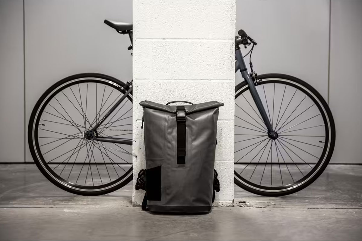 Elops Speed 520, una mochila de gran capacidad completamente impermeable para salir de viaje con la bicicleta