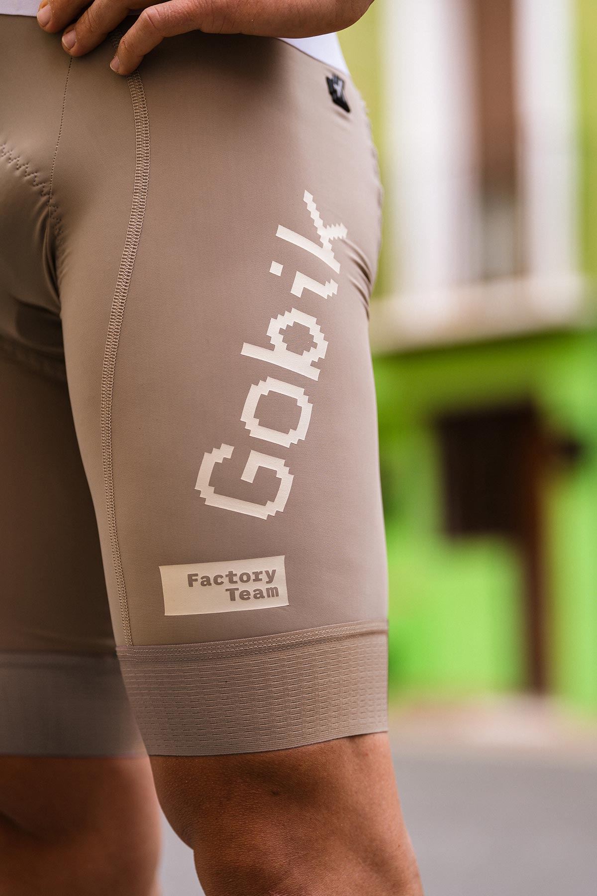 El Gobik Factory Team estrena el maillot más original de la temporada, diseñado por el grupo de artistas urbanos Boa Mistura