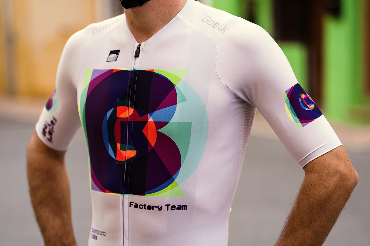 El Gobik Factory Team estrena el maillot más original de la temporada, diseñado por el grupo de artistas urbanos Boa Mistura