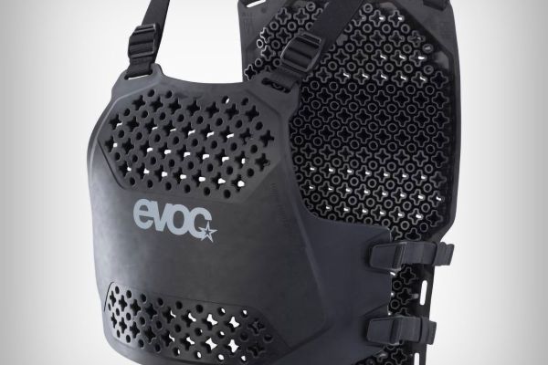 EVOC presenta el Torso Protector, un protector de espalda y pecho ultraflexible con un 95% de absorción de impactos