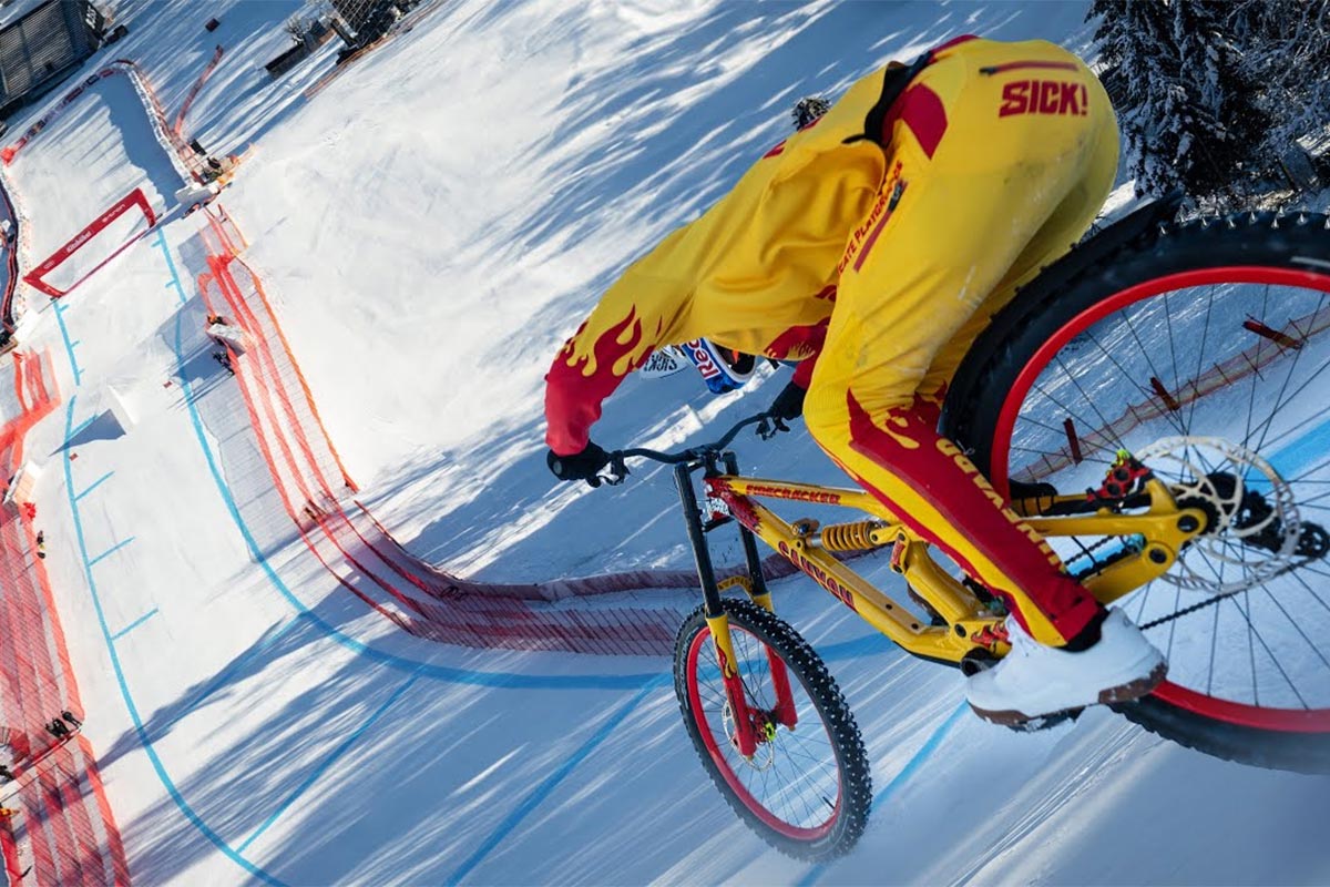 Fabio Wibmer vuelve a la carga con otro truco imposible sobre una bici: bajar por Streif, la pista de esquí más peligrosa del mundo