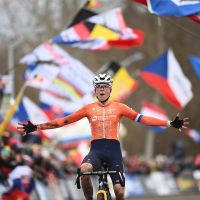 Fem van Empel revalida su título de campeona del mundo en Tábor con una victoria en solitario