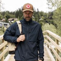Fjällräven presenta la HC Hybrid Wind, una versátil chaqueta cortavientos para todo tipo de actividades al aire libre
