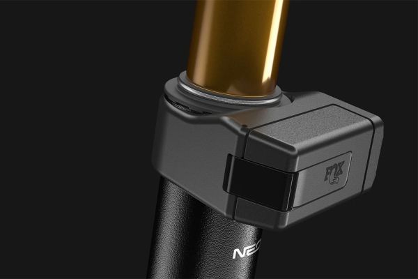 FOX Transfer NEO, llega la primera tija telescópica inalámbrica (y la más cara) de la marca