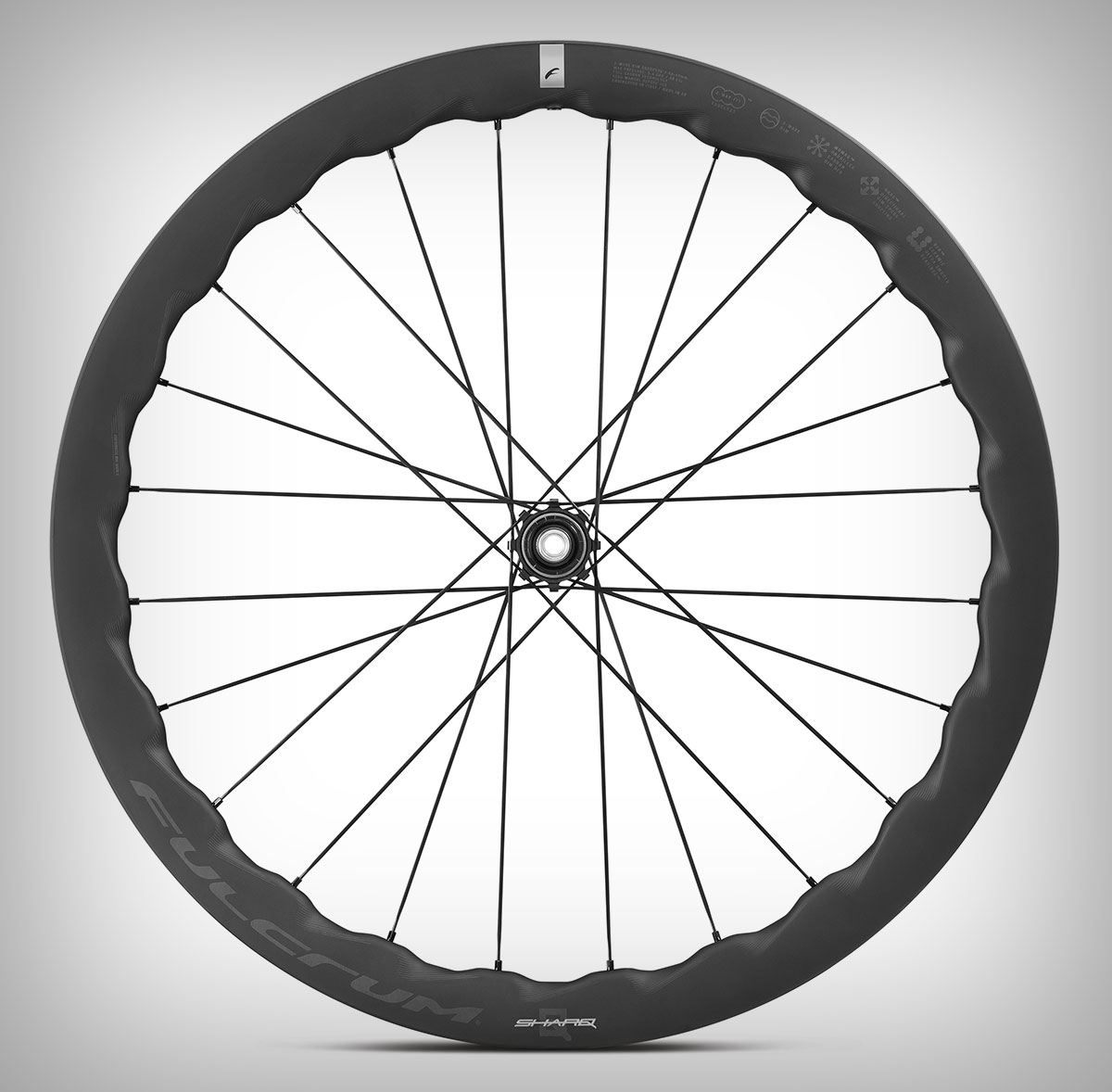 Fulcrum Sharq, las primeras ruedas de la marca diseñadas específicamente para bicis de gravel
