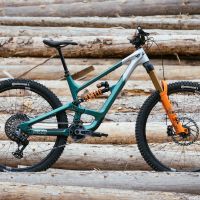 YT Industries presenta la nueva gama Capra Core con opciones en aluminio y carbono y precios para todos
