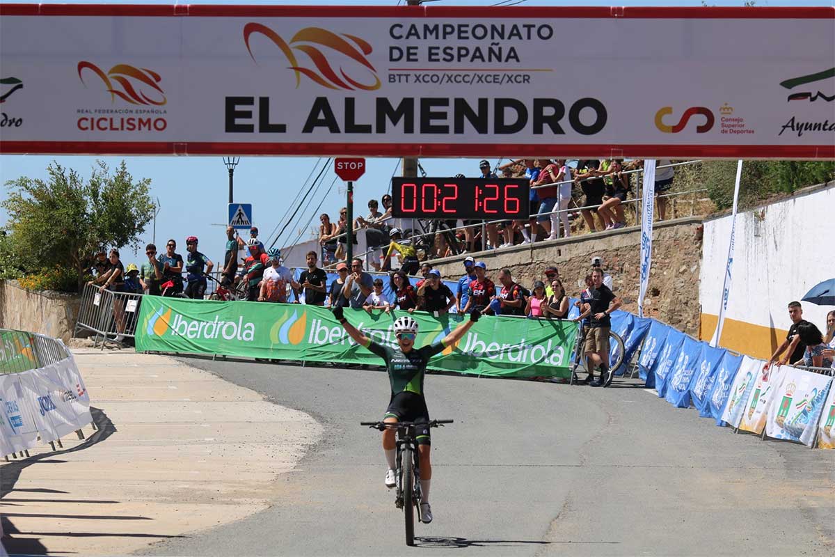 David Campos y Sofía Rodríguez se proclaman campeones de España de Short Track