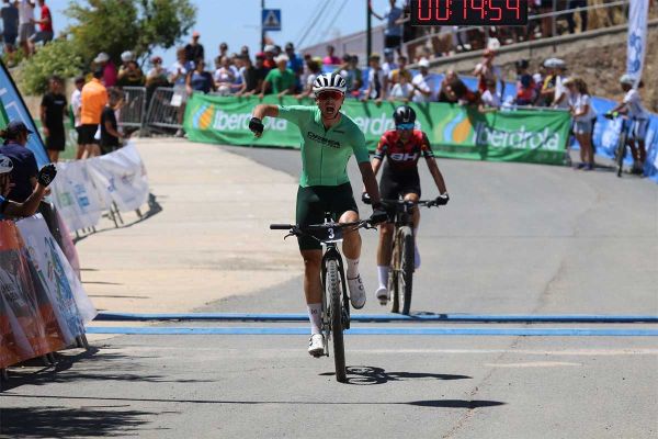 David Campos y Sofía Rodríguez se proclaman campeones de España de Short Track