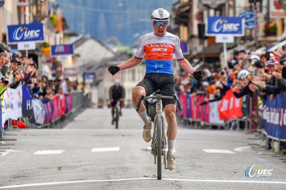 Sina Frei y Martin Stosek dominan un Campeonato Europeo de Gravel 2024 marcado por la tragedia