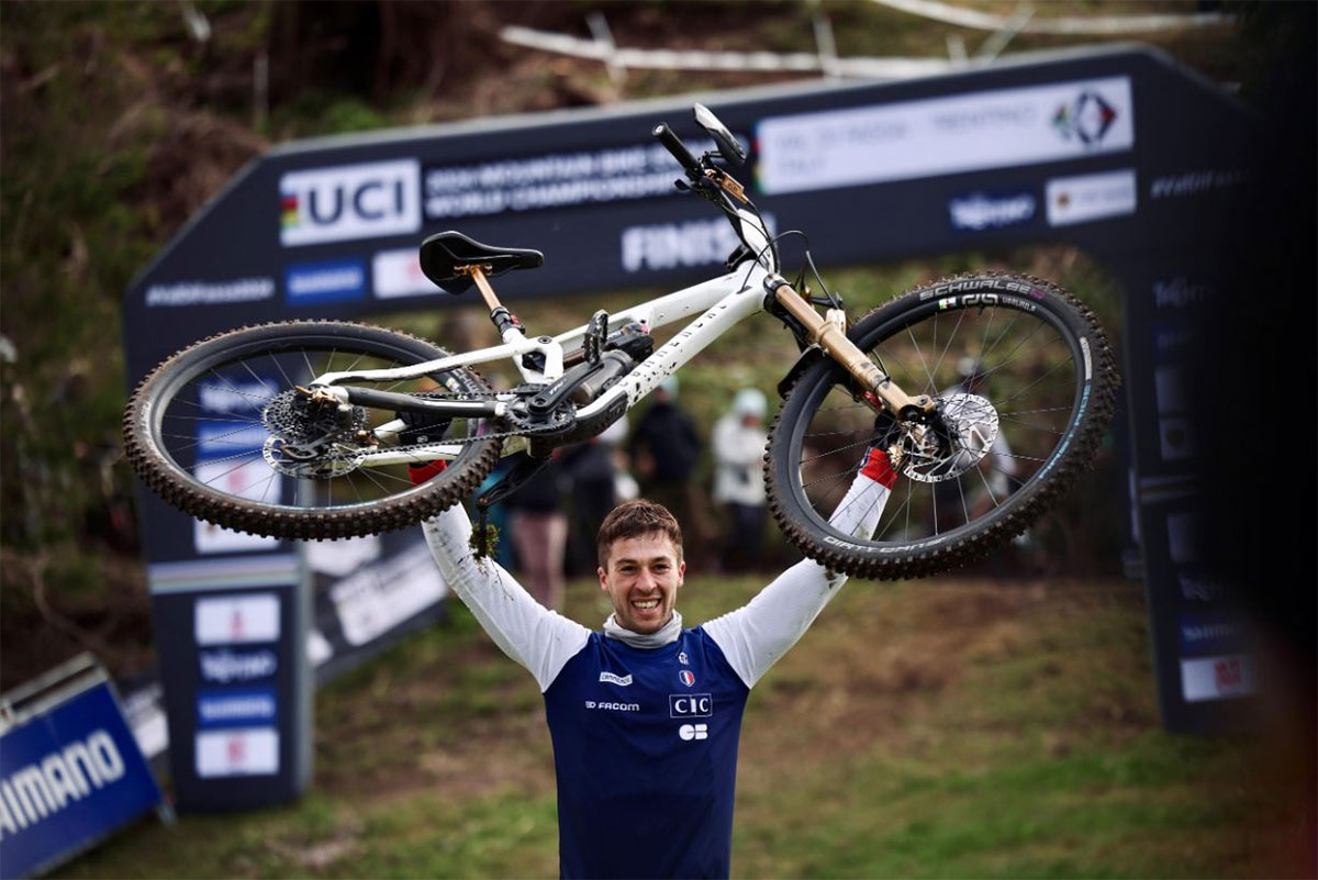 Campeonato del Mundo de Enduro 2024: Isabeau Courdurier y Alex Rudeau se llevan el maillot arcoíris en Val di Fassa