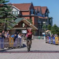 Simon Andreassen y Mona Mitterwallner se llevan el arcoíris en el Campeonato del Mundo de XCM 2024 de Snowshoe