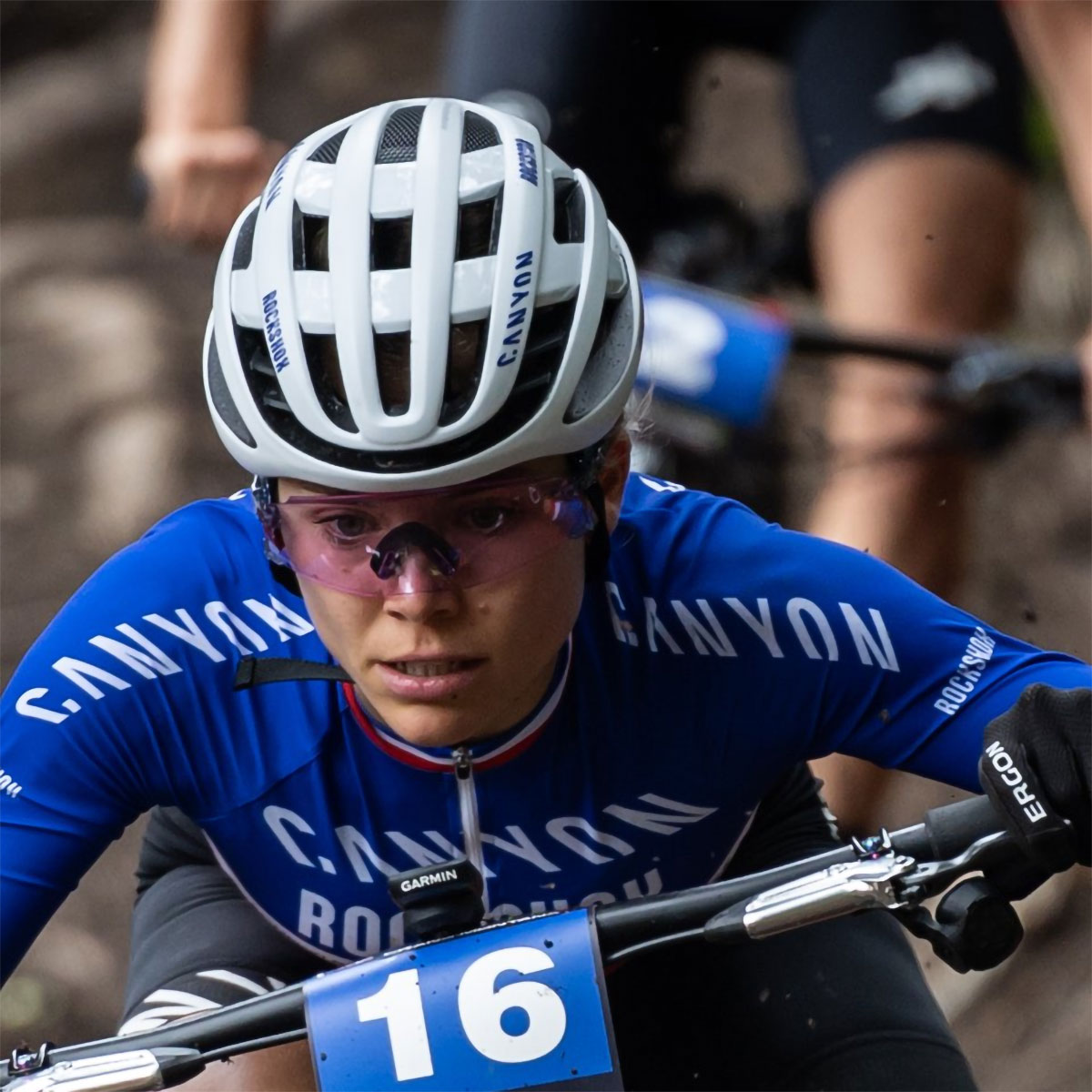 Copa del Mundo de XCO 2024: Tom Pidcock y Loana Lecomte arrasan en Crans-Montana