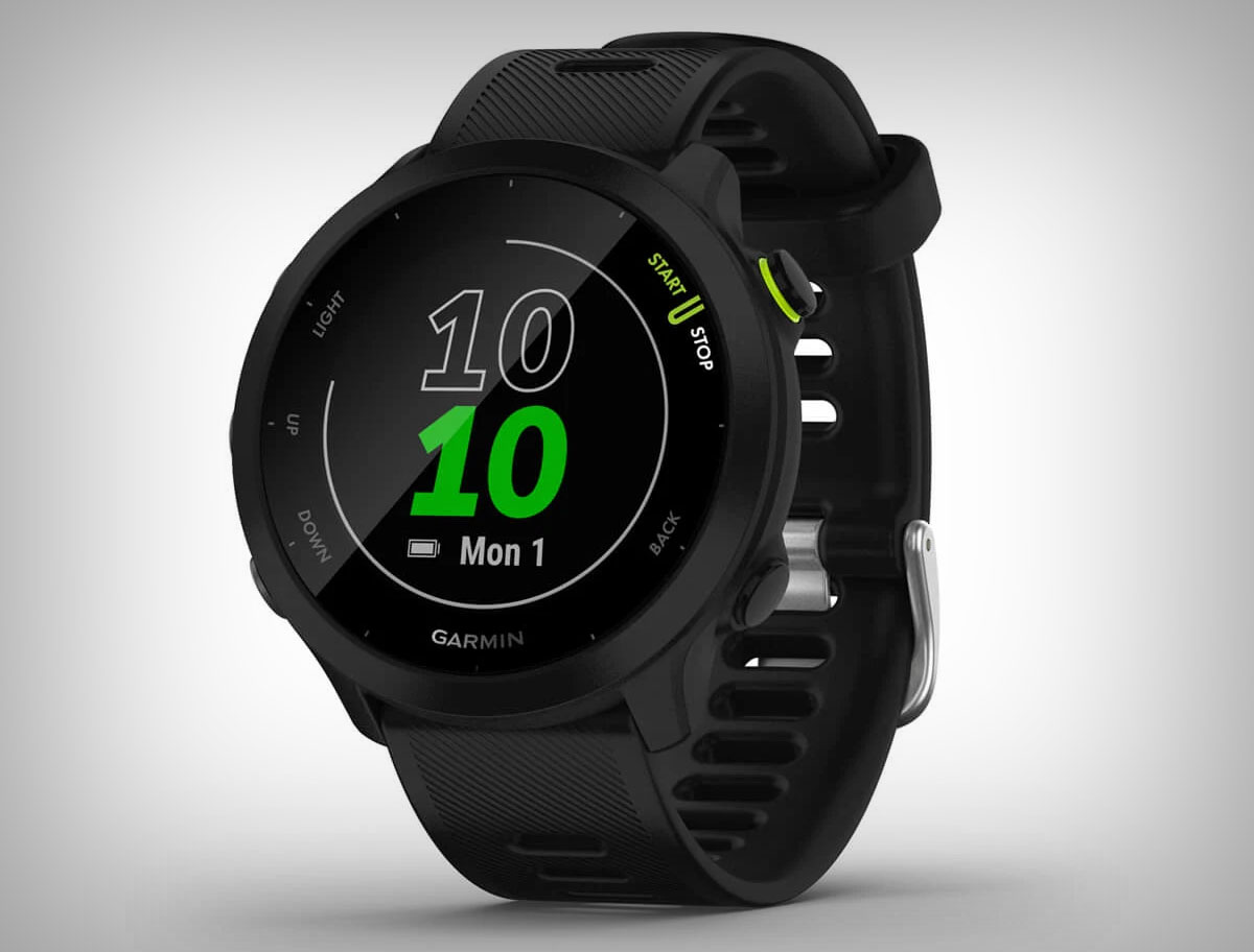 El Garmin Forerunner 55 con GPS, varios modos deportivos y autonomía de hasta 14 días, a precio mínimo en Amazon