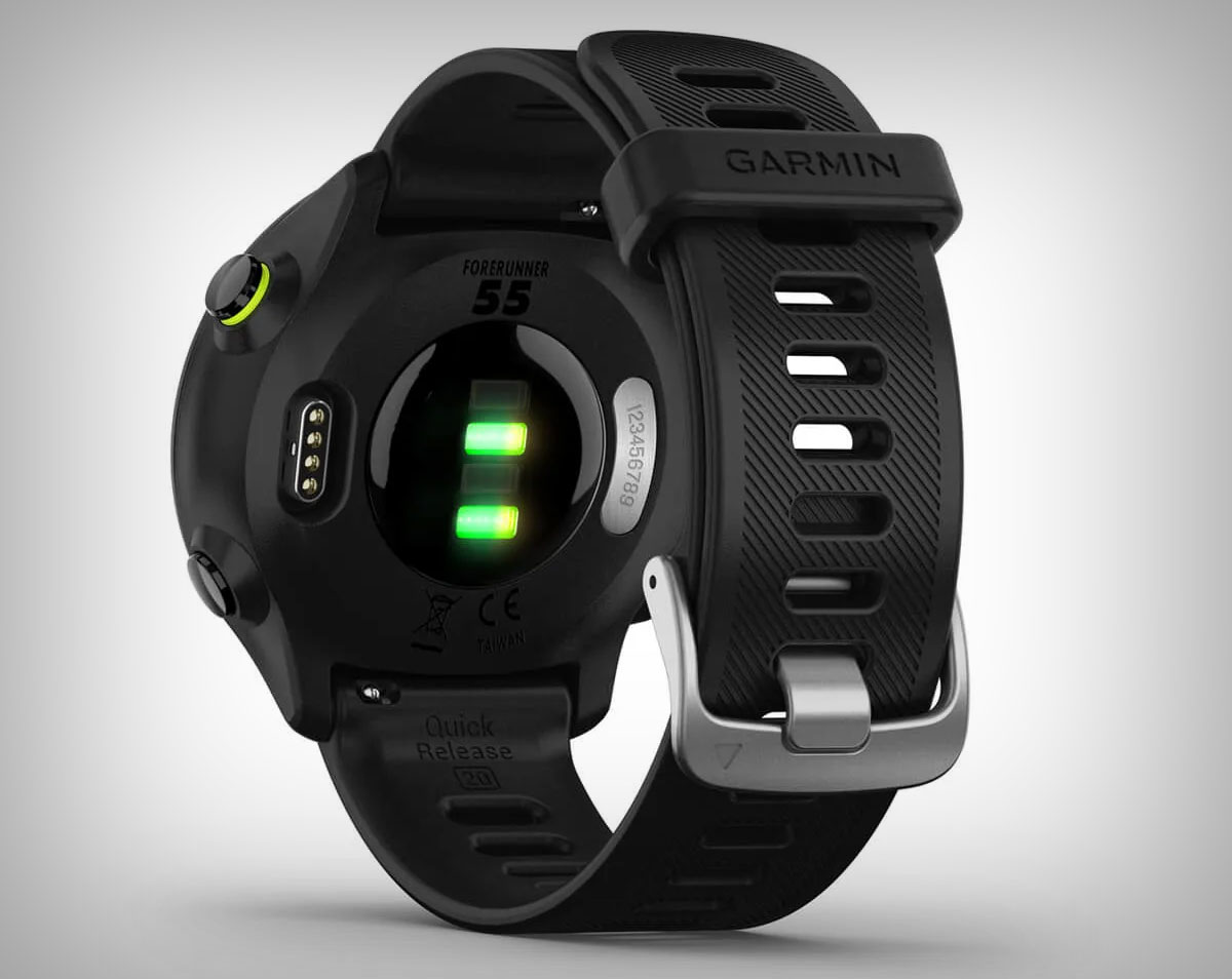 El Garmin Forerunner 55 con GPS, varios modos deportivos y autonomía de hasta 14 días, a precio mínimo en Amazon