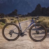 Llega la cuarta generación de la Giant Revolt: novedades y precios de una bici lista para disfrutar (y competir)