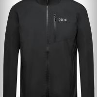 Chaqueta Gorewear Gore-Tex Paclite: una aliada ultraligera contra la lluvia con un 31% de descuento en Amazon