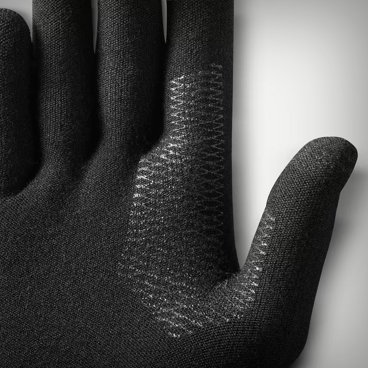 Adiós al frío en las manos con estos guantes térmicos interiores sin costuras que ofrecen hasta 3°C adicionales bajo los guantes