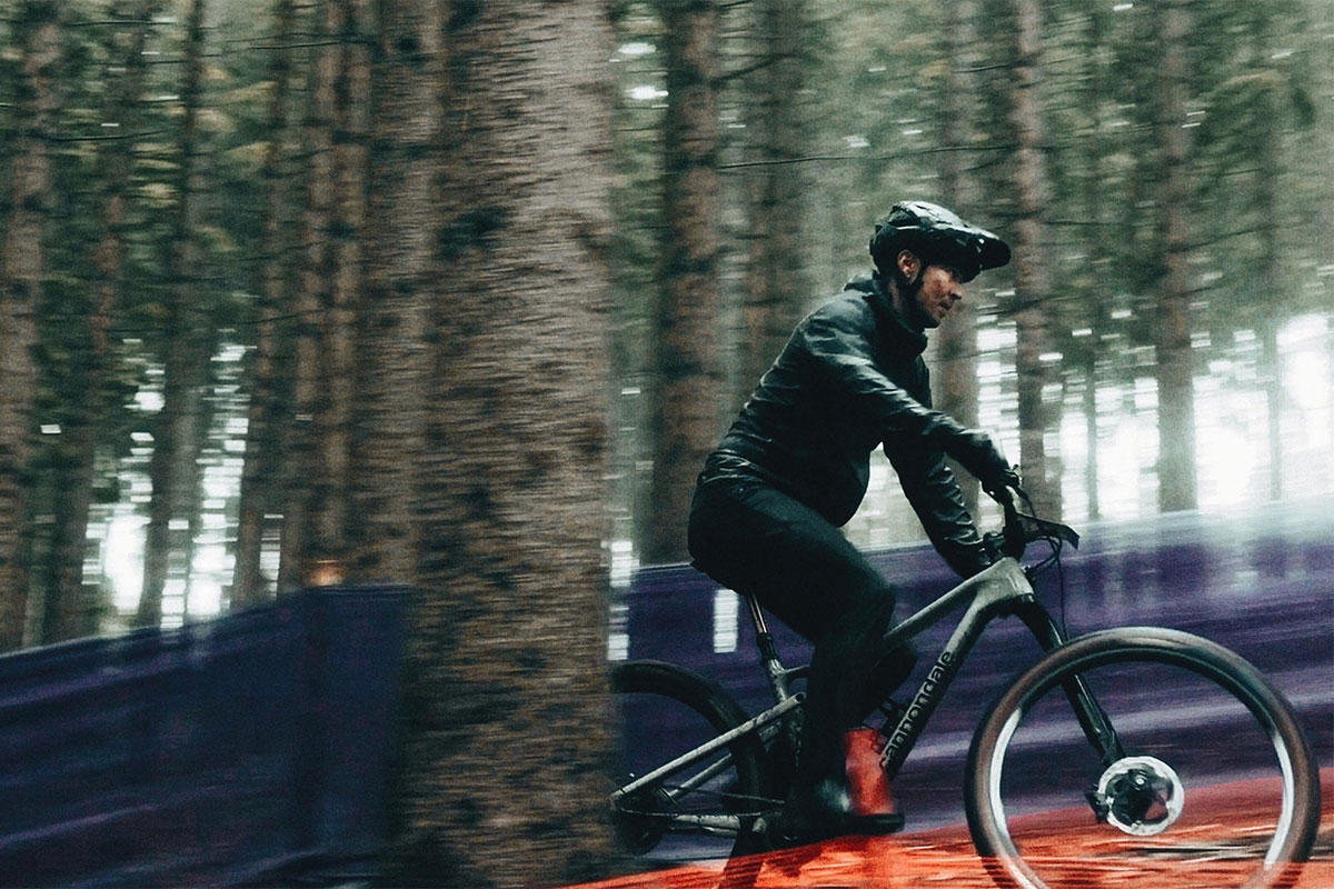 Cómo aprender a elegir la mejor trazada con Kenta Gallagher, entrenador del Cannondale Factory Racing