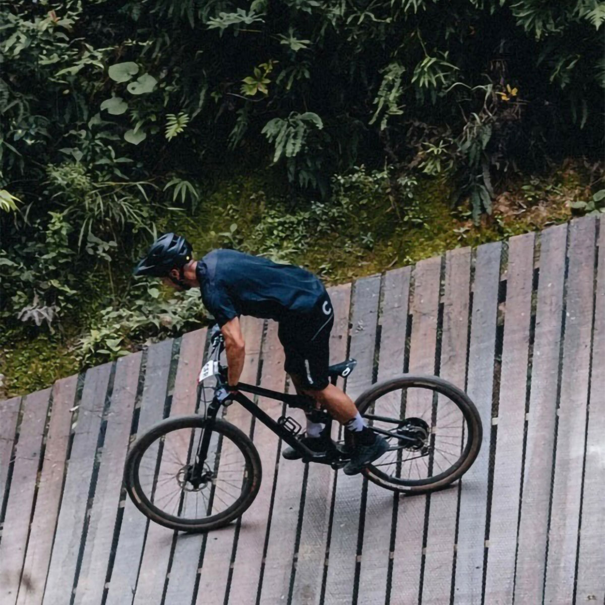 Cómo aprender a rodar más rápido por los senderos con Kenta Gallagher, entrenador del Cannondale Factory Racing