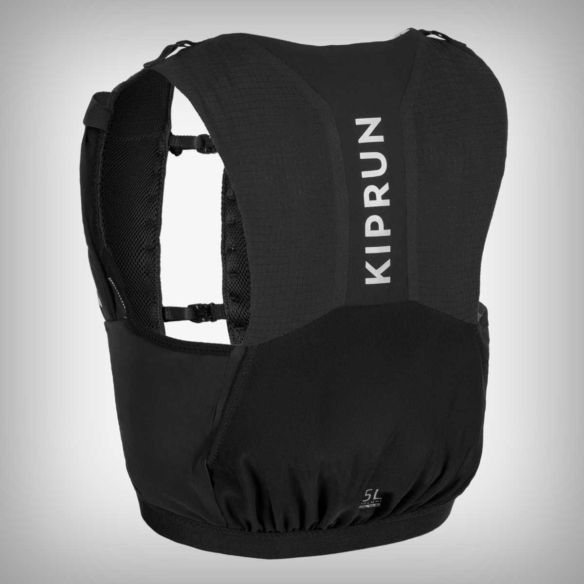 Kiprun Veste, un chaleco ultraligero con 10 bolsillos y dos portabidones para corredores y ciclistas