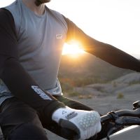 Leatt presenta su colección MTB 2025 con nuevas equipaciones y protecciones mejoradas