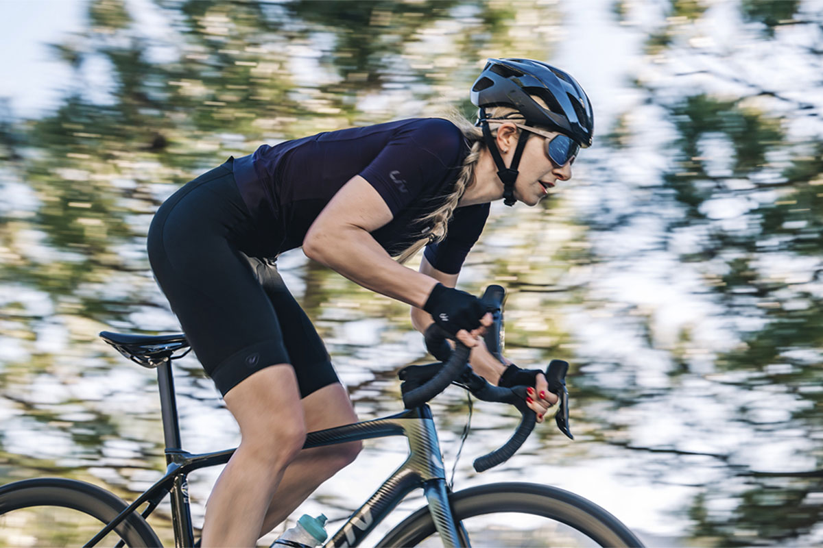 Liv Cycling presenta el Liv Rev Elite, un casco para carretera, gravel y XC que combina seguridad y comodidad sin pagar de más