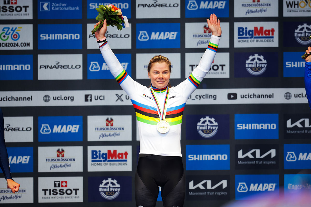 Lotte Kopecky revalida su título de campeona del mundo de Ruta en Zúrich con un emocionante final al sprint