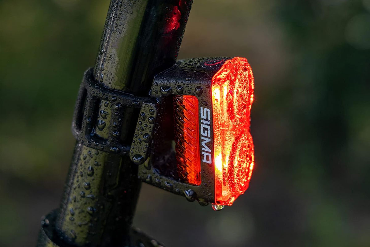 Las tres luces traseras (con función de luz diurna) más potentes y económicas que se pueden encontrar en Amazon