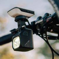 Magicshine EVO 1700, un foco frontal potente y económico con luz de corto y largo alcance, ocho modos y mando a distancia inalámbrico