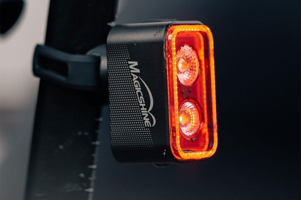 Magicshine Seemee 300, una de las luces traseras para bicicletas más potente (y visible) del mercado