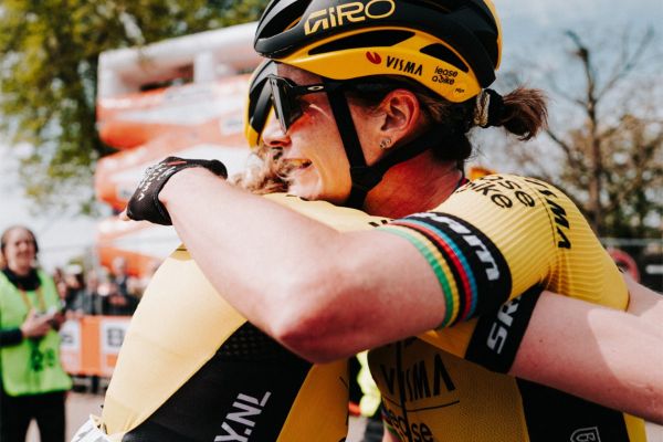 Marianne Vos gana al sprint la Amstel Gold Race 2024 arrebatando la victoria a una confiada Lorena Wiebes