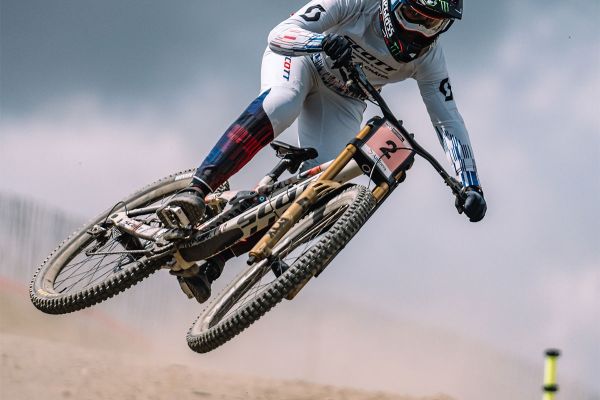Marine Cabirou deja el Scott DH Factory tras seis exitosos años en el equipo