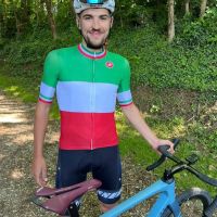 Matteo Zurlo, el campeón italiano de Gravel, se convierte en embajador de la marca de sillines Repente