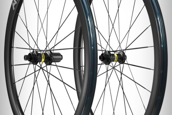 Mavic presenta las Allroad SL Carbon, unas ruedas aerodinámicas de carbono para los ciclistas de gravel más exigentes