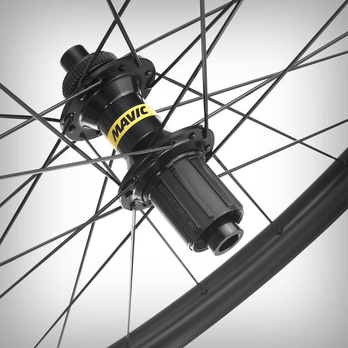 Mavic presenta las Cosmic S 42 Disc, su primer juego de ruedas de carbono por debajo de los 1.000 euros