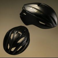 MET Trenta 3K Carbon y Manta en edición Tadej Pogacar: dos cascos de alto rendimiento con una estética espectacular