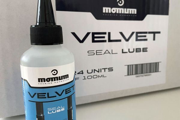 Momum Velvet: un lubricante de silicona para mejorar el funcionamiento de suspensiones y tijas telescópicas