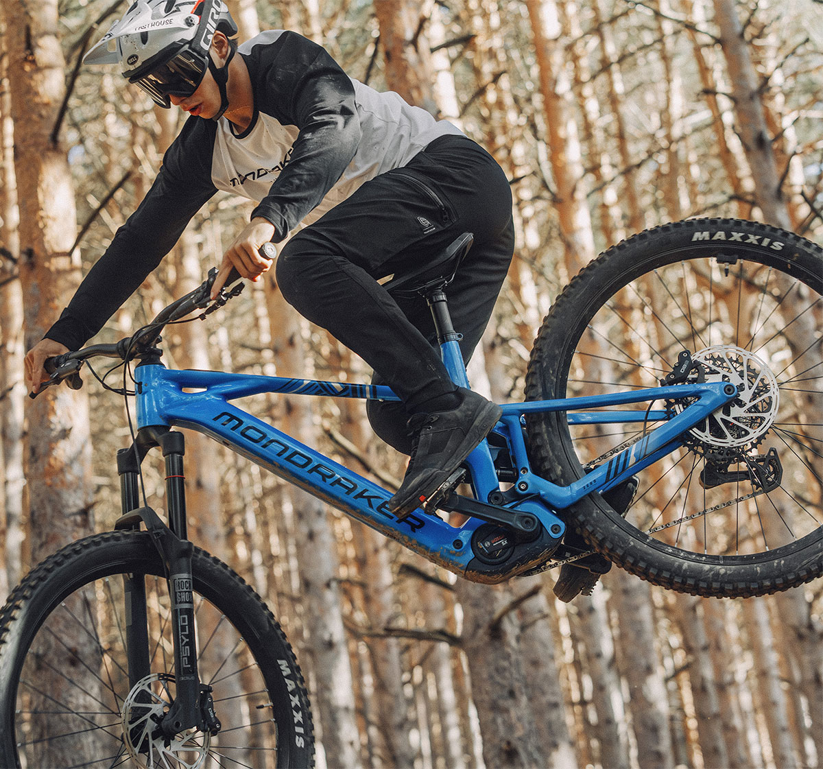 Mondraker presenta la SLY, una e-MTB ligera con cuadro de aluminio y motor Bosch Performance SX