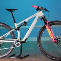 Para verlo: el montaje de una Specialized Epic 8 EVO con suspensiones RockShox Flight Attendant y ruedas Roval Control SL