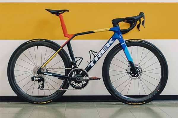 Para verlo: el montaje paso a paso de la Trek Madone SLR 9 AXS Gen 8 en versión Team Replica