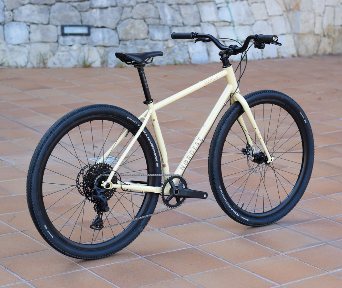 Nordest Cycles presenta la 3003, una singular bici de gravel con cuadro de acero en edición limitada