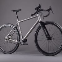 Nordest Cycles presenta la Candonga 2 Ti: una bici de gravel con cuadro de titanio compatible con transmisión Pinion